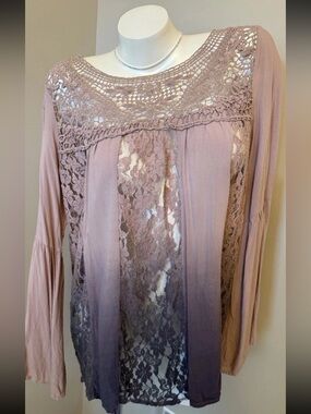 Buckle Blu Pepper ombre shirt size large tanish into grayish bottom lace crochet